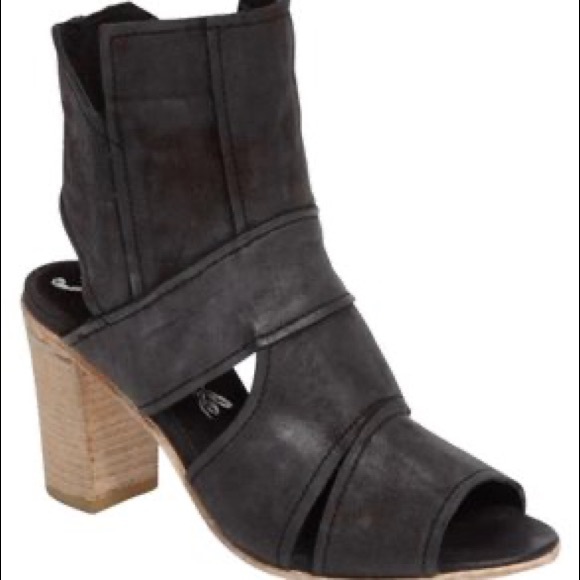 Free People Effie Block Heel Cut Out Bootie Black Size 38 - Picture 5 of 16